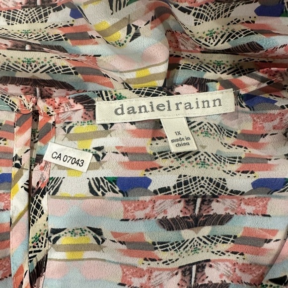 Daniel Rainn Sleeveless Blouse Top Abstract Pattern SZ 1X EUC - Picture 6 of 7